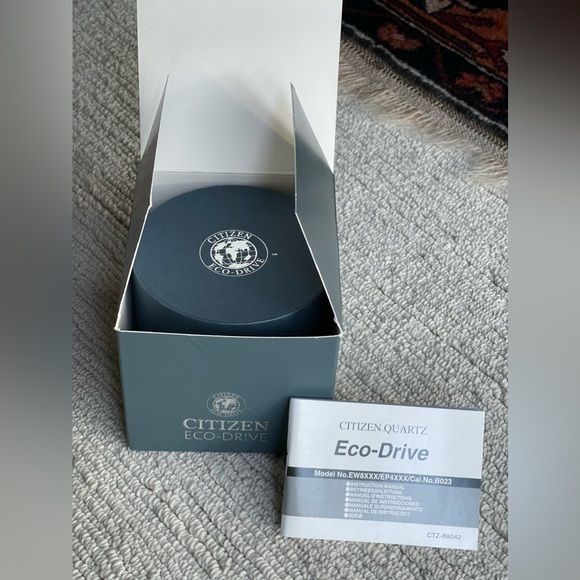 CITIZEN Quartz Eco-Drive Lady’s Watch. Black leather band. EUC. - Picture 7 of 9